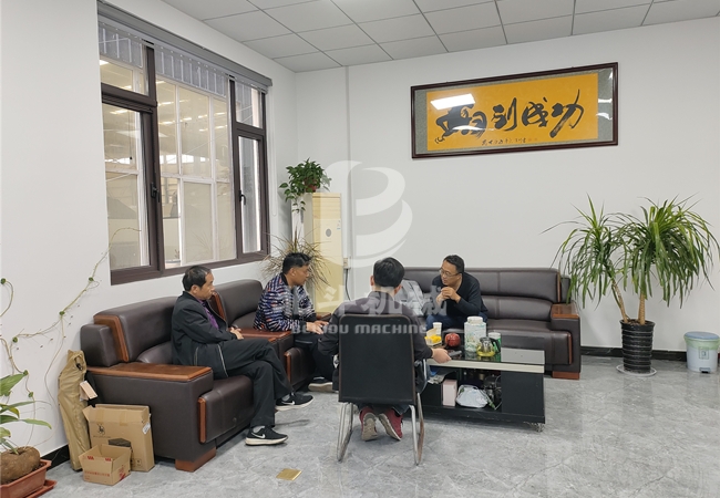 鋸末91视频影院迎來遠方的客戶來訪