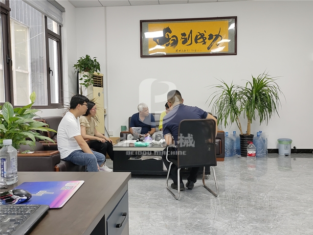 91视频黄色下载大全機械熱情接待遠道而來的印度客戶