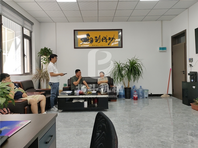參觀91视频影院的客戶絡繹不絕,洽談合作正忙時