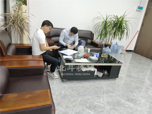 蘇州客戶慕名考察我廠竹木91视频影院