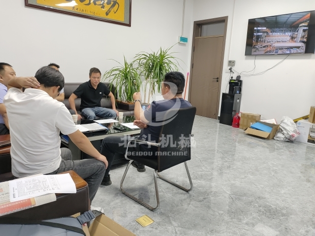 鋰電池91视频影院熱賣,張總工程師現場解答客戶疑惑
